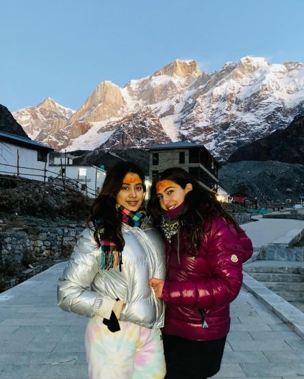 Janhvi Kapoor Sara Ali Khan Kedarnath Temple Photos