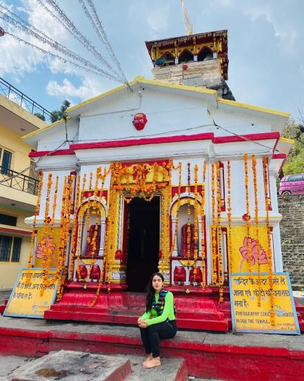 Janhvi Kapoor Sara Ali Khan Kedarnath Temple Photos