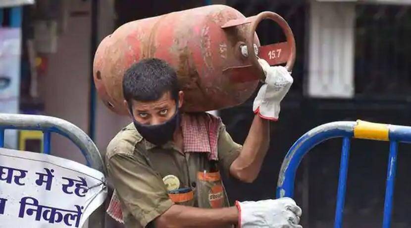 Lpg price 1 nov lpg cylinder costlier by rs 265 domestic gas price remain