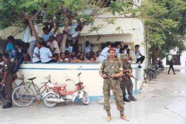 काही भारतीय सैनिक मालदीवच्या सरकारच्या विनंतीवरून ३ नोव्हेंबर १९८८ च्या सत्तापालटाच्या प्रयत्नाच्या तपासात मदत करण्यासाठी मालदीवमध्ये परतले होते. (फोटो क्रेडिट: Historical photos of Maldives/Facebook)