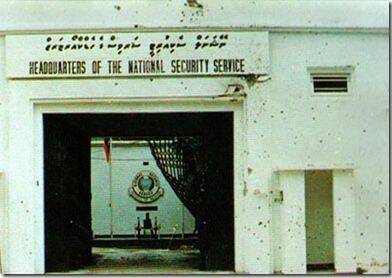 मालदीवमध्ये १९८८ साली मौमून अब्दुल गयूम हे अध्यक्ष होते. त्यांच्या राजवटीविरुद्ध १९८० आणि १९८३ साली बंडाचे प्रयत्न झाले होते. (फोटो क्रेडिट: Historical photos of Maldives/Facebook)