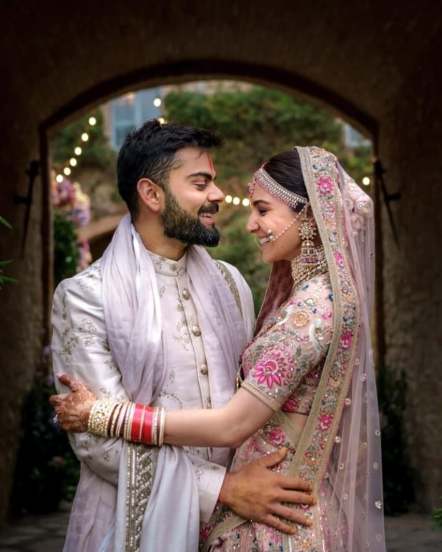 Virat Kohli Anushka Sharma Love Story Romantic Photos