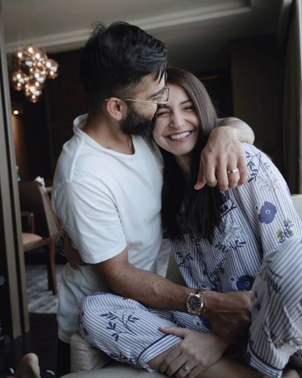 Virat Kohli Anushka Sharma Love Story Romantic Photos