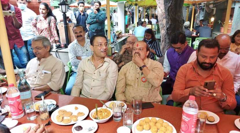 आगामी महापालिका निवडणुकीला काही दिवस शिल्लक राहिले असून त्यामुळे काँग्रेस शिवाय पुणे शहराचा महापौर होऊ शकत नाही, असाही दावा आबा बागुल यांनी केला.