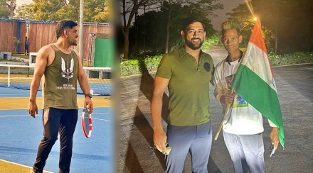 fan ajay gill finally met ms dhoni who reached ranchi by walking 1436 km from haryana