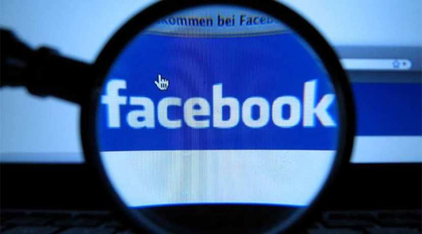 नुकतेच फेसबुकच्या माजी कर्मचाऱ्याने फेसबुकचा डेटा लीक करत फेसबुकवर गंभीर आरोप केलेत. त्यामुळे अनेक देशांमधील सरकारांकडून फेसबुकवरील नियंत्रणावर पुन्हा विचार सुरू झालाय. या पार्श्वभूमीवर फेसबुकवर प्रचंड दबाव वाढला आहे.