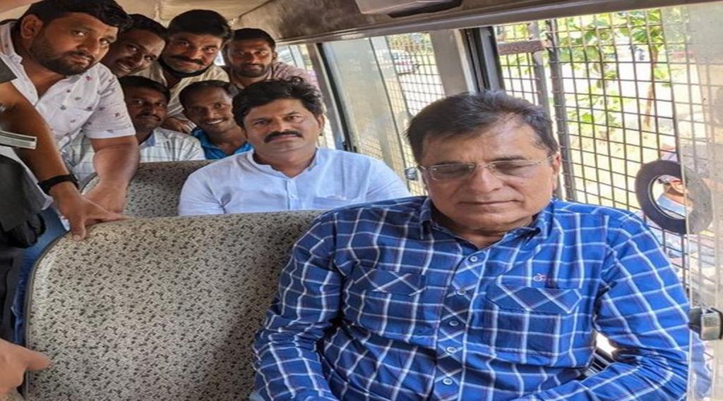 Gopichand Padalkar and Kirit Somaiya arrested during ST workers agitation