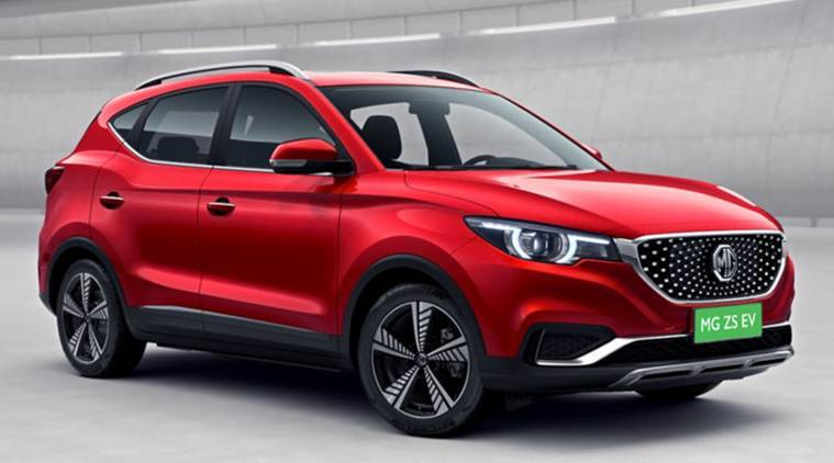 MG Motors या काही वर्षे जुन्या कंपनीच्या MG ZS EV इलेक्ट्रिक गाडीनं देशाच्या बाजारपेठेतही आपला दबदबा निर्माण केला आहे. या वर्षी एप्रिल-सप्टेंबरमध्ये कंपनीने १,७८९ युनिट्सची विक्री केली आहे. गेल्या वर्षी फक्त ५११ युनिट्स होतीMG ZS EV च्या विक्रीत २५०% वाढ झाली आहे. सुमारे २१ लाख रुपयांपासून सुरू होणारी ही इलेक्ट्रिक कार एका चार्जमध्ये ३४० किमीपर्यंत जाते. (Photo- Indian Express)