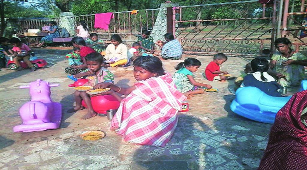 कुपोषित बालकांचे पालकत्व बदलले