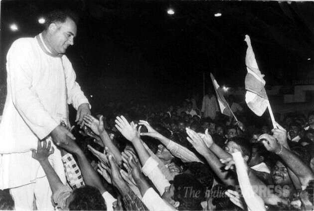 २१ मे १९९१ रोजी प्रचारसभेत राजीव गांधी यांची आत्मघातकी मानवी बॉम्बने हत्या केली.