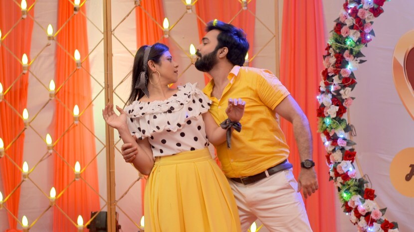 Aai Kuthe Kay Karte Anagha Abhishek Sangeet Photos