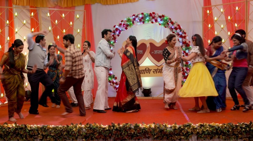 Aai Kuthe Kay Karte Anagha Abhishek Sangeet Photos