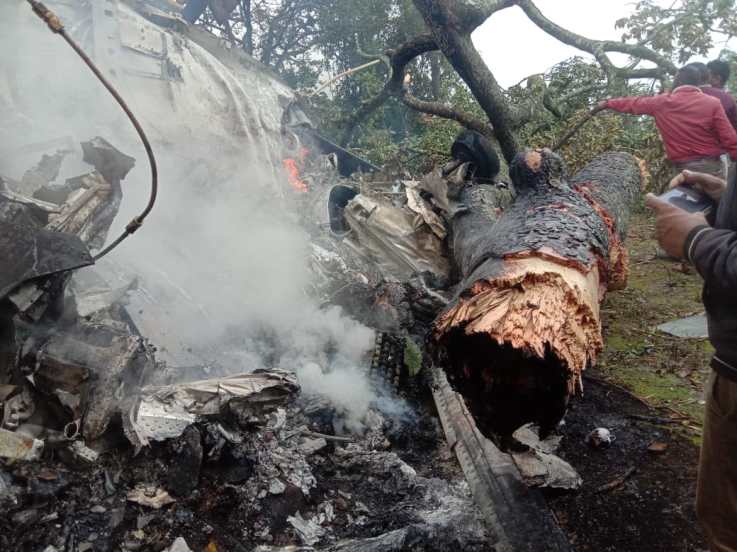 दुर्घटनेचं नेमकं कारण अद्याप समजू शकलेलं नाही. मात्र खराब हवामान किंवा तांत्रिक कारणामुळे दुर्घटना झाल्याची प्राथमिक माहिती आहे.