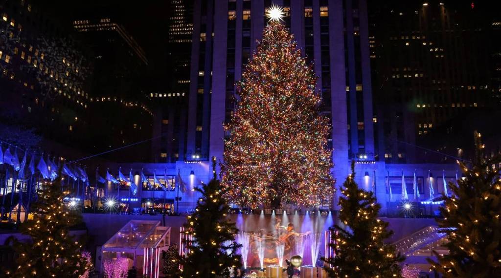 CHRISTMAS-SEASON-ROCKEFELLER-TREE