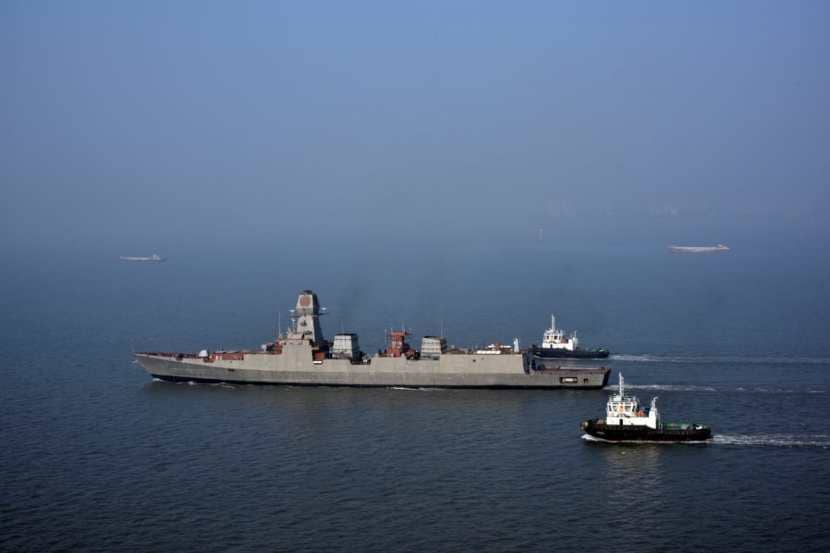 गेले काही महिने मुंबई बंदराजवळच्या समुद्रात युद्धनौकेच्या प्राथमिक चाचण्या सुरू होत्या. ( Harbour trials, shallow water trials )