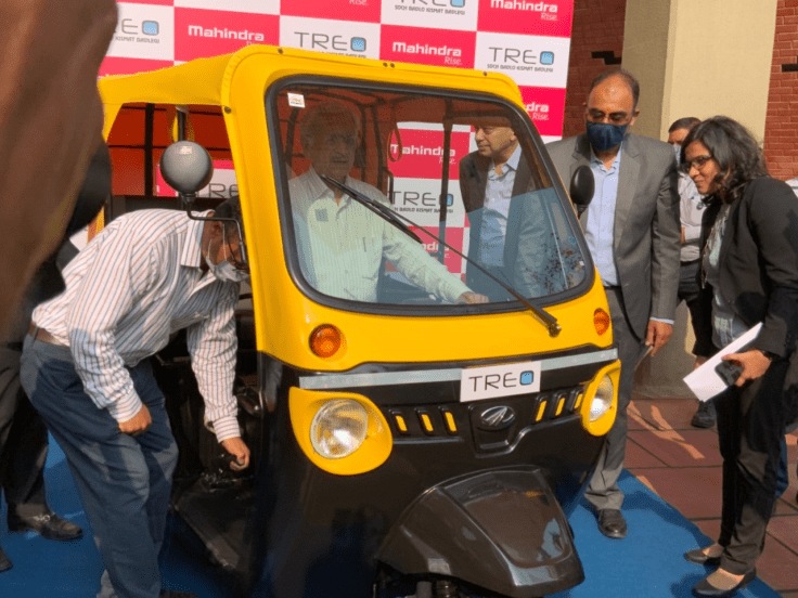 महिंद्रा कंपनीने ट्रिओ नावाची इलेक्ट्रिक रिक्षा बाजारात आणली. त्यांचे अनावरण उद्योगमंत्री सुभाष देसाई यांच्या हस्ते करण्यात आले.