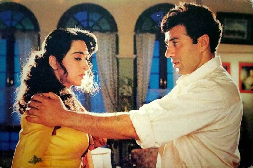 अभिनेत्री करिश्मा कपूरने सनी देओलसोबत जीत आणि अजय सारख्या चित्रपटांमध्ये काम केलं. व्यक्तिगत आयुष्यात करिश्मा कपूरने लग्नानंतर काही काळाने पती संजय कपूरसोबत घटस्फोट घेतला.