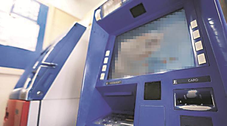 बऱ्याचदा एटीएमधील तांत्रिक बिघाडामुळे तुमचे पैसे बाहेर येत नाहीत. एटीएममधील रोकड संपण्याचीही शक्यता असते. मात्र असं असलं तरी पैसे खात्यातून कापले जातात. या प्रकरणात, काही कालावधीनंतर पैसे आपोआप तुमच्या खात्यात जमा होतात आणि बँक तुम्हाला संदेशाद्वारे व्यवहाराबद्दल सूचित करते.