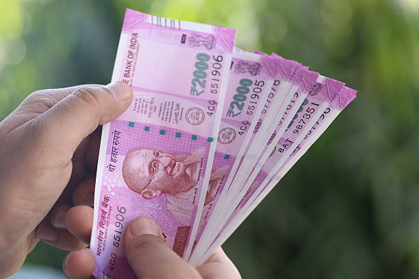 पण अनेकदा दिवसरात्र मेहनत करुनही पैसा टिकत नाही. यामुळे आर्थिक समस्यांचा सामना करावा लागतो.