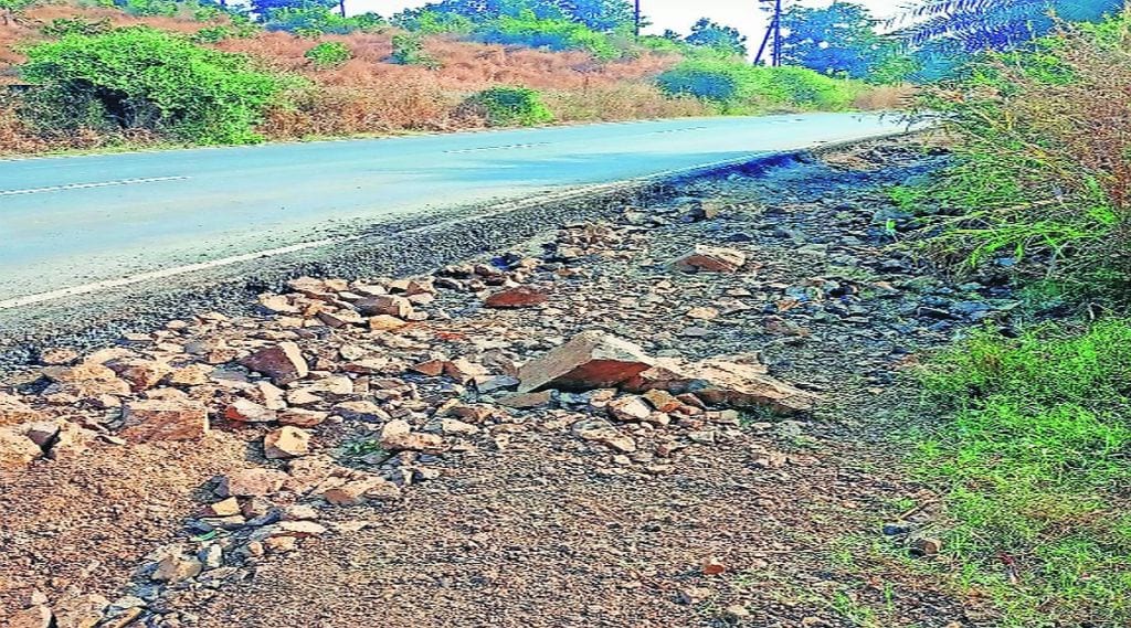 महामार्गावरील प्रवास धोकादायक