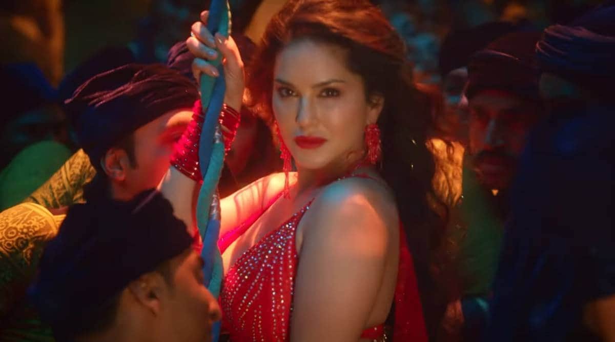 sunny leone, madhuban me radhika, sunny leone song, sunny leone dance, priests protest against the song, सनी लिओनी, मधुबन में राधिका, सनी लिओनी डान्स, सनी लिओनी इन्स्टाग्राम