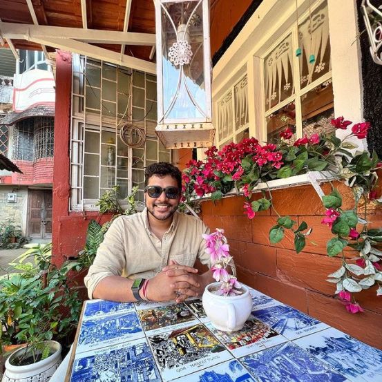 त्यांनी गोव्यातील एका कॅफेमधील फोटो देखील शेअर केला आहे.