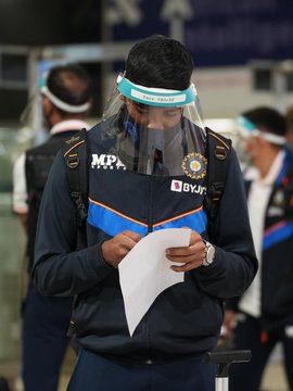 भारतीय क्रिकेट नियामक मंडळाने यापूर्वी संघाच्या प्रस्थानाचे फोटो शेअर केले होते आणि आता बीसीसीआयच्या सोशल मीडिया हँडलवरून संघाच्या आगमनाचे फोटोही शेअर करण्यात आली आहेत.