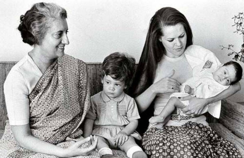 इंदिरा गांधी पंतप्रधान असताना कार्यकाळात राजीव गांधीही सोनिया आणि राहुल-प्रियंका यांच्यासोबत इंदिरा गांधींसोबत राहत होते.