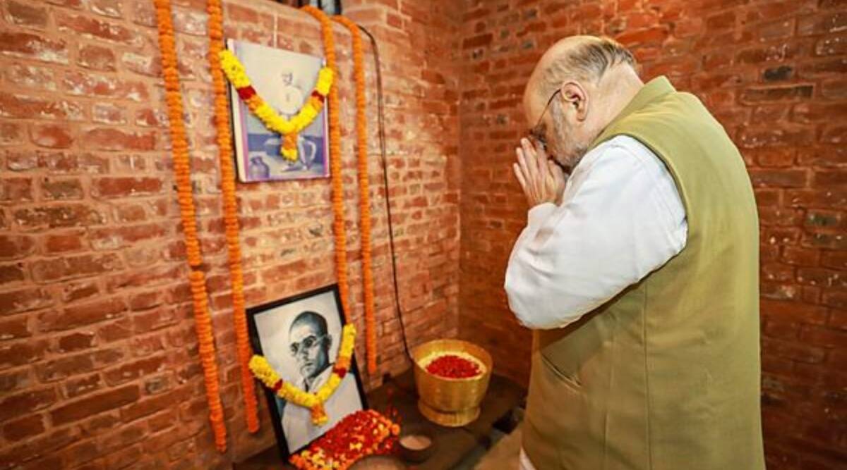 why amit shah have photos of veer savarkar and chanakya at his home