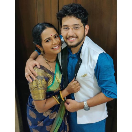 Mrs Mukhyamantri Tejas Barve Amruta Dhongade