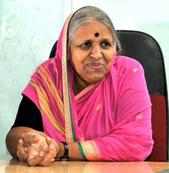 Mother of orphans Sindhutai Sapkal