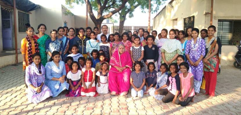 Mother of orphans Sindhutai Sapkal