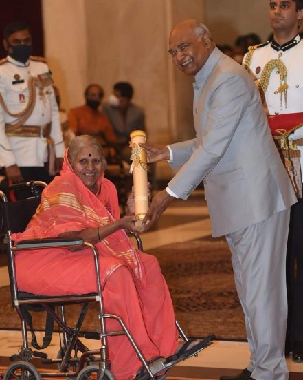 Mother of orphans Sindhutai Sapkal