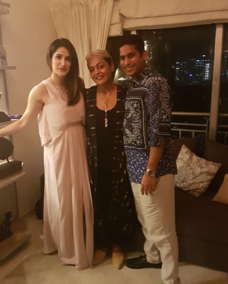 झहीर हा अतिशय शांत आहे आणि त्याच्या अगदी उलट सागरीका असल्याचे म्हटले जाते.