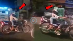 couple kissing on bike aurangabad
