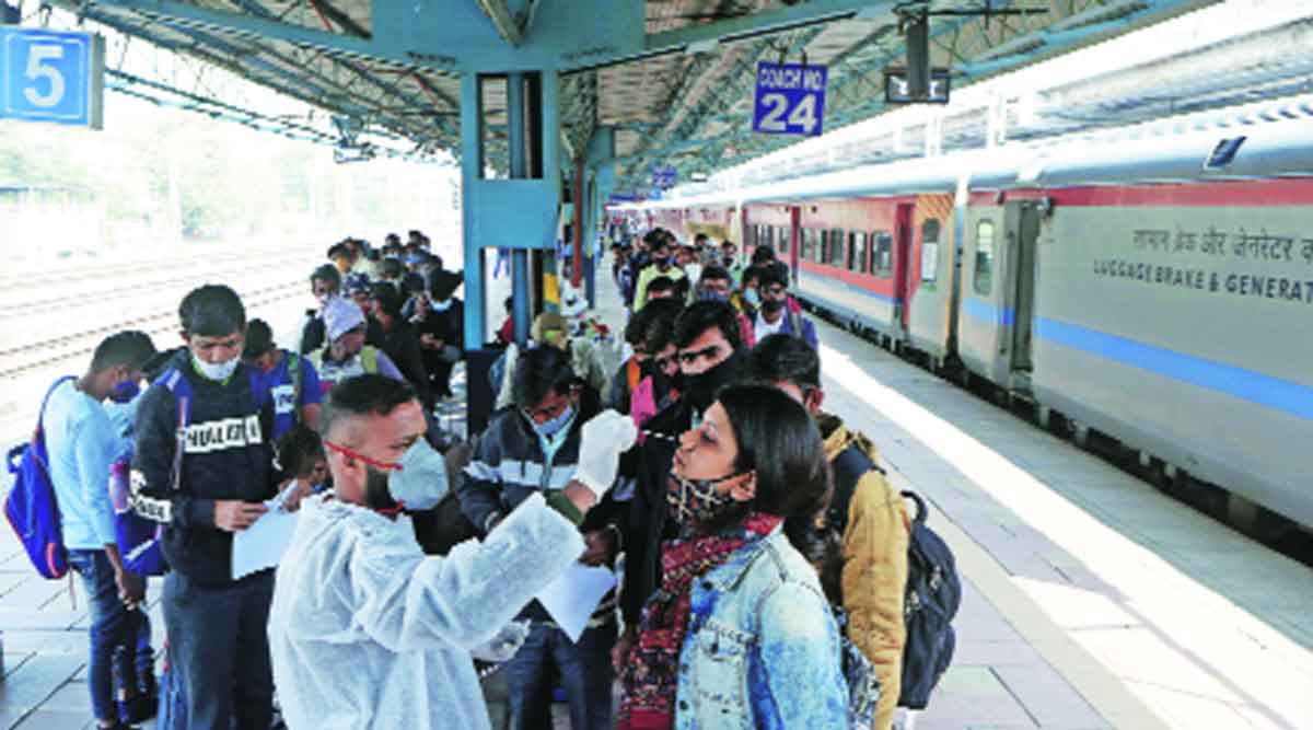 लसीकरणात ग्रामीण भाग पिछाडीवर ; राज्यातील २० जिल्ह्यांमध्ये लसवंतांचे प्रमाण ६० टक्क्यांहून कमी