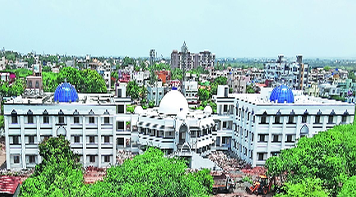 समाजकल्याण विभागाने नगर शहरात उभारलेली सामाजिक न्याय भवनची वास्तू उद्घाटनाच्या प्रतीक्षेत आहे.