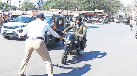 विनाहेल्मेटधारकांवर दंडात्मक कारवाईचा श्रीगणेशा