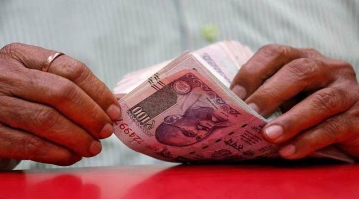 योजनेत एखादी व्यक्ती कमाल १५ लाख रुपयांपर्यंत गुंतवणूक करू शकते. (photo credit: financial express)