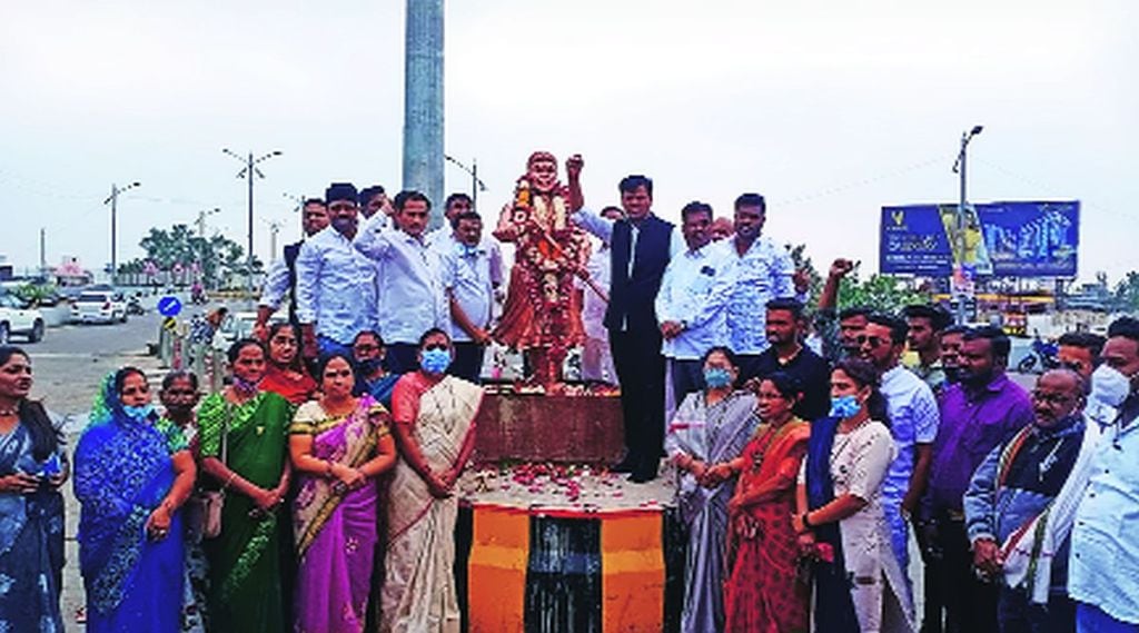 अमरावतीत पुतळय़ाच्या भात्यातून राजकारणाचे तीर!