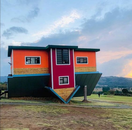 south african town has upside down house tourists get confusing pictures