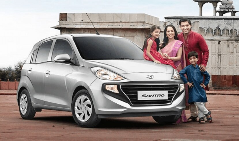 Hyundai Santro:नविन सँट्रो ऑटोमॅटिक गिअरबॉक्ससह येते. १.१ लिटर पेट्रोल इंजिनसह जोडलेले असून ६९ एचपीचे उत्पादन करते. Magna AMT सुमारे ५.८० लाख रुपयांपासून (एक्स शोरूम) सुरू होते आणि Asta AMT साठी किंमत ६.५० लाख रुपयांपर्यंत (एक्स शोरूम) जाते. (Photo- Hyundai)