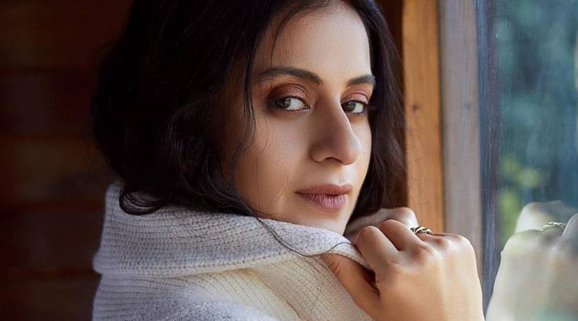 बॉलीवूड अभिनेत्री रसिका दुग्गल हिला तुम्ही 'मिर्झापूर' वेब सीरिजमध्ये पाहिले असेल. याशिवाय तिने अनेक चित्रपट, टीव्ही मालिका आणि वेब सीरिजमध्ये आपले अभिनय कौशल्य दाखवले आहे. (फोटो सौजन्य- इनस्टाग्राम)