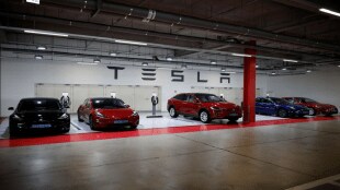 Tesla_Car