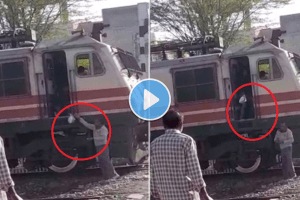 Train_kachori_Viral_Video