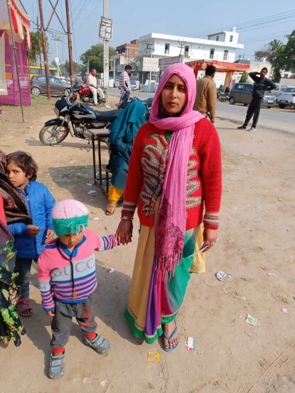 इंडियन एक्सप्रेसशी बोलताना, जेवरमधील रहिवासी लक्ष्मी गोसावी म्हणाल्या की, खासगी शाळेत मुलांना शिक्षण देणं प्रचंड महाग आहे. पण सरकारी शाळा म्हणाव्या तितक्या चांगल्याा नाहीत. माझे पती दुकानात मजूर म्हणून काम करतात, त्यामुळे त्यांचा पगार मर्यादित आहे.