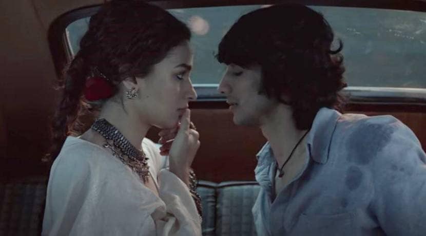 या चित्रपटातील 'मेरी जान' गाण्यात शांतनू आलियासोबत कारमध्ये रोमान्स करताना दिसत आहे.