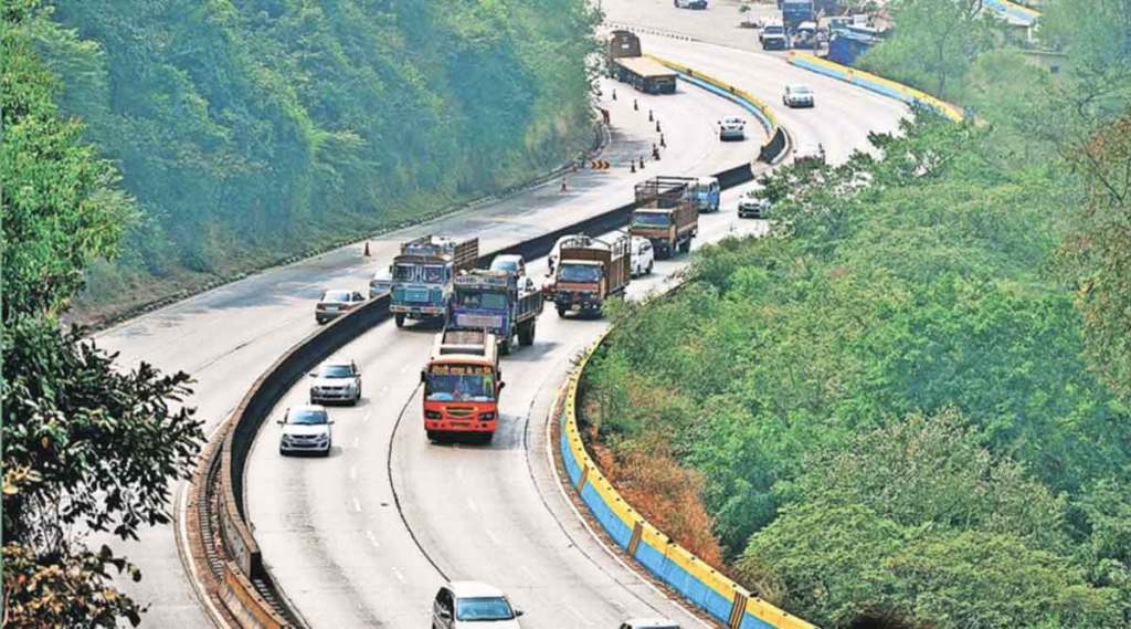 मुंबई-पुणे द्रुतगती महामार्गावर सुरक्षित प्रवासासाठी प्रतीक्षाच