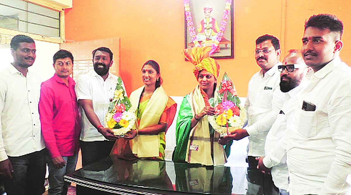 कर्जत नगरपंचायतच्या नगराध्यक्षा उषा राऊत यांनी शुक्रवारी पदभार स्वीकारला.