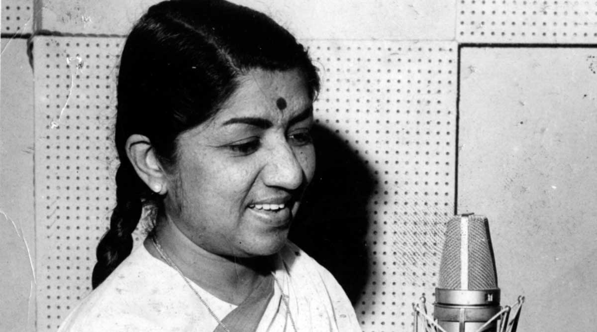 ‘लुकलुकती दूर दिवे गावामधले..’